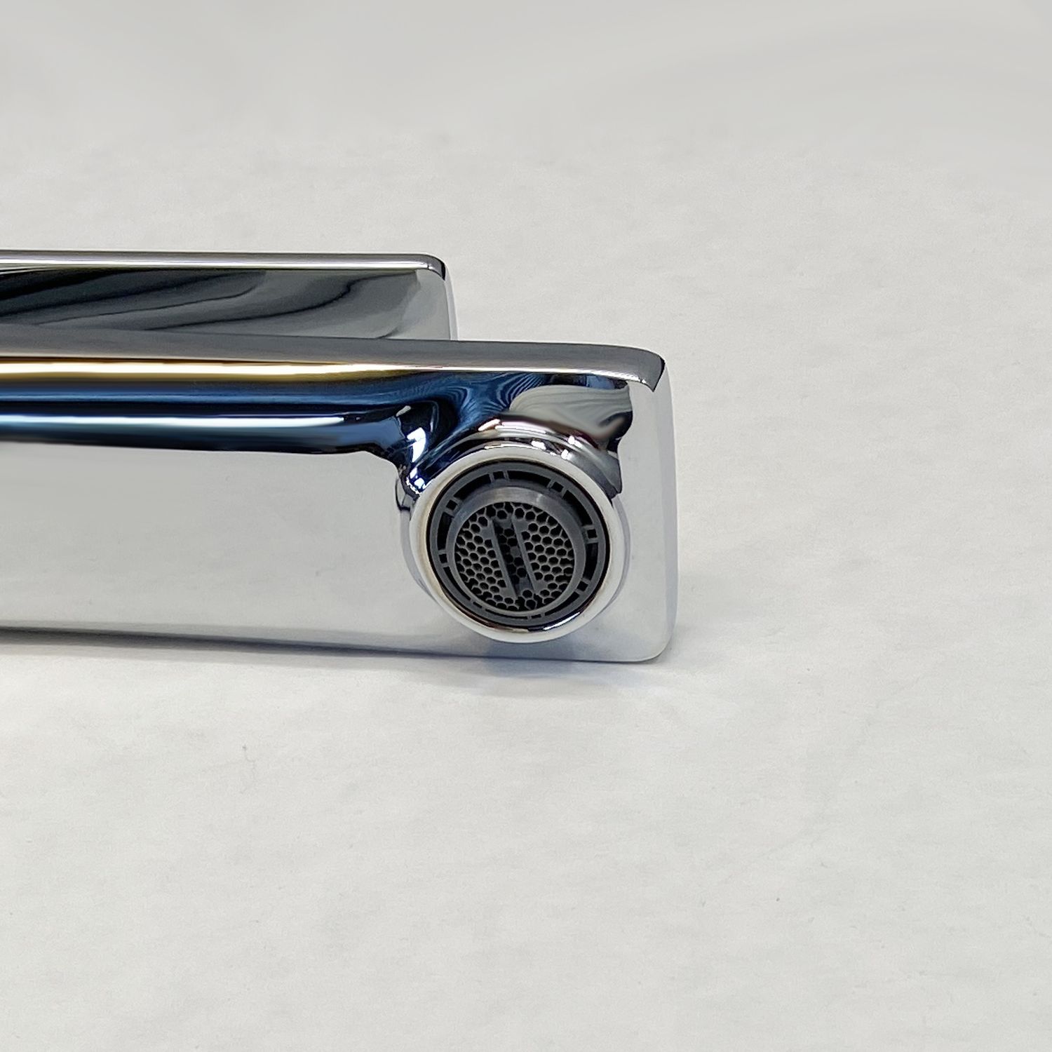 Смеситель для умывальника Comforty FC071A-CCT