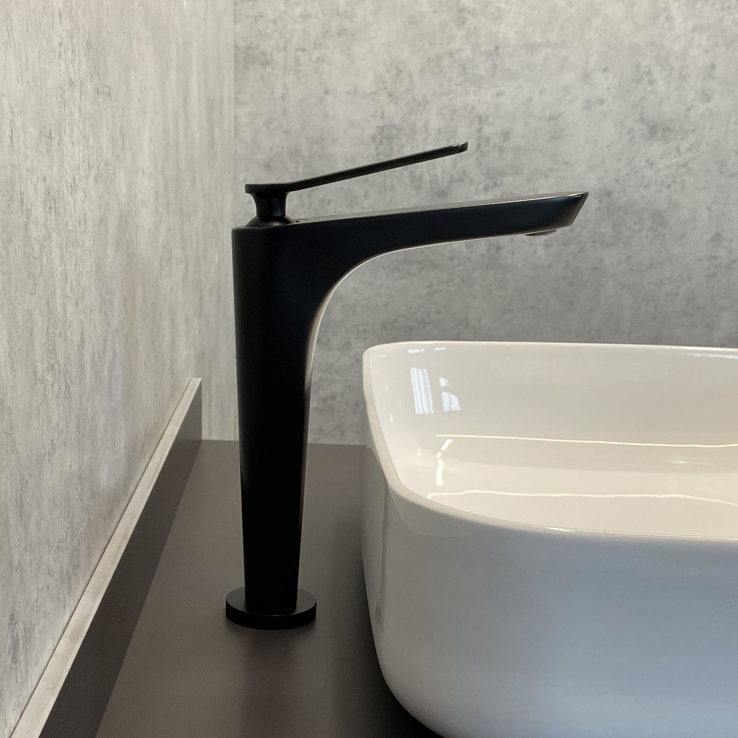 Смеситель для умывальника Comforty FC088B-CMT