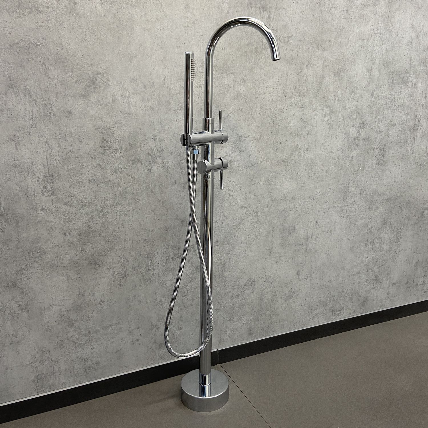 Смеситель для ванны напольный Comforty FE0002-CCT