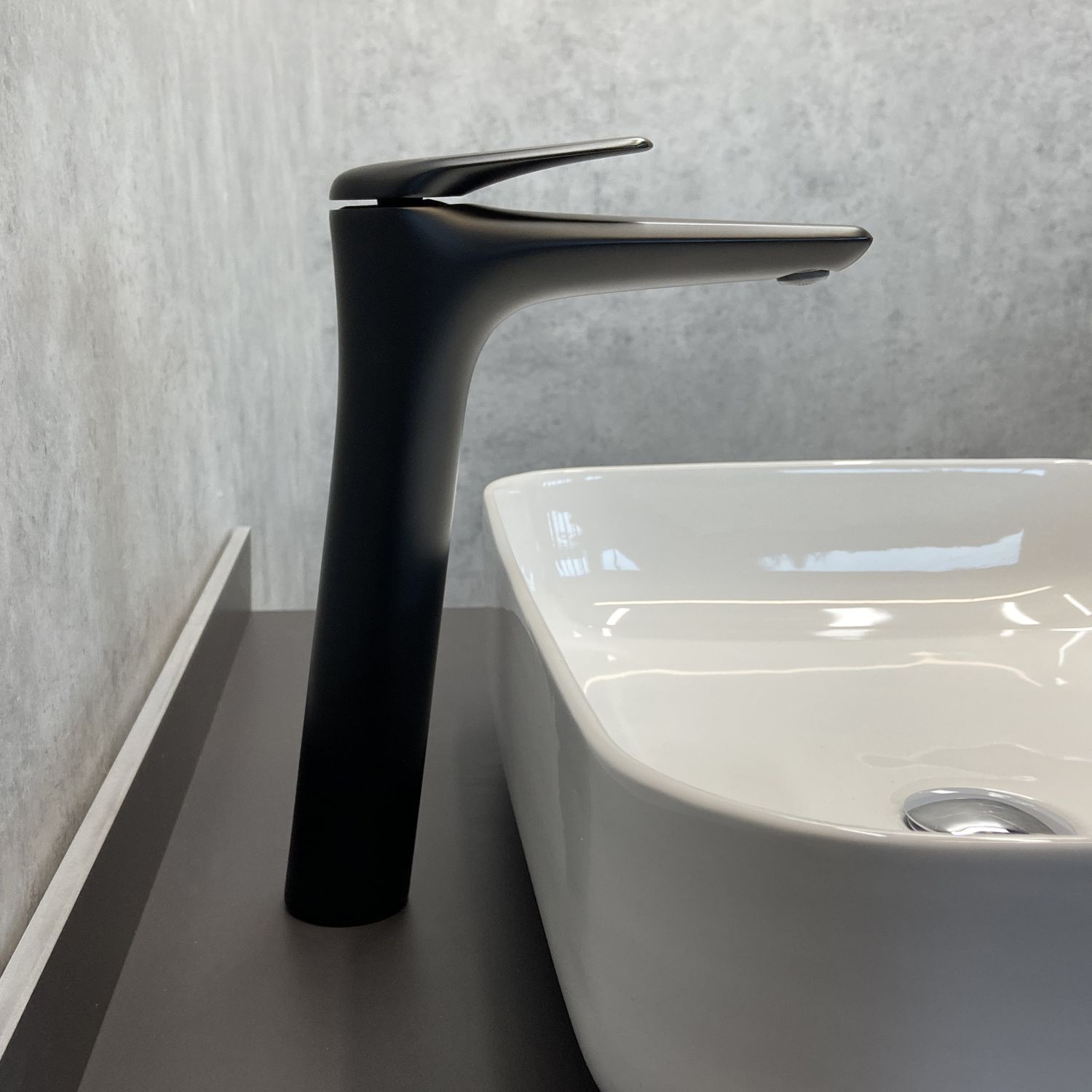 Смеситель для умывальника Comforty FC074B-CMT