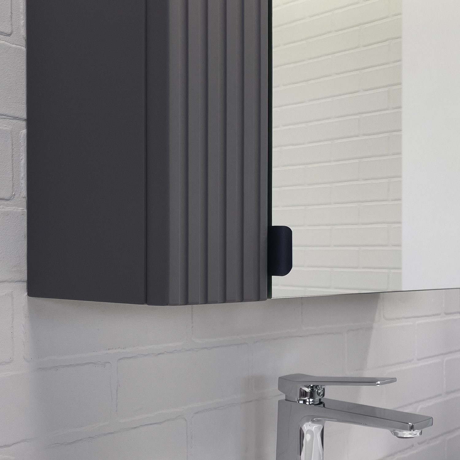 Зеркало-шкаф для ванной комнаты Comforty Лима 60 антрацит