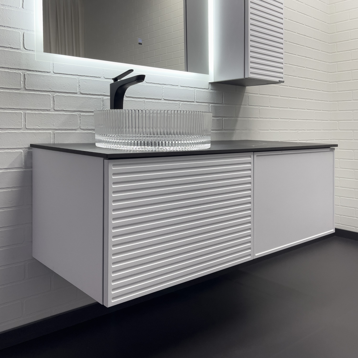 Тумба-умывальник Comforty Геленджик 120 белый матовый со столешницей мрамор Калакатта Блэк c раковиной Comforty CF21001