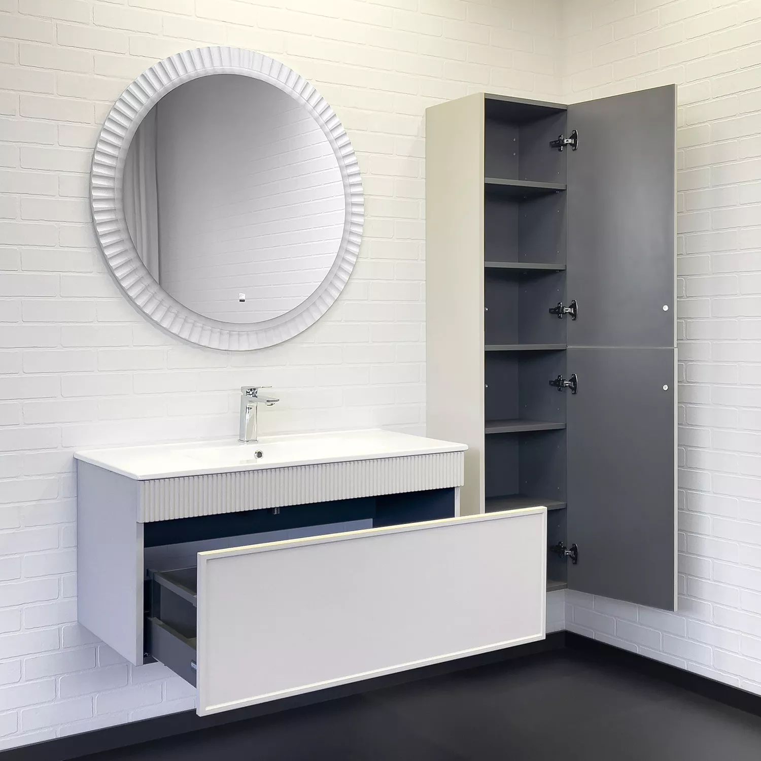 Зеркало Comforty Мадрид-90 светодиодная подсветка, бесконтактный сенсор, антизапотевание, белая матовая эмаль